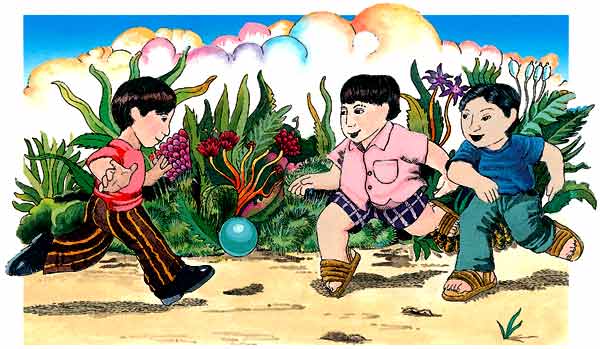 En esta imagen hay tres niños jugando con una pelota. Estan en un lugar donde  hace mucho calor. Hay distintos tipos de plantas y el cielo está muy azul.