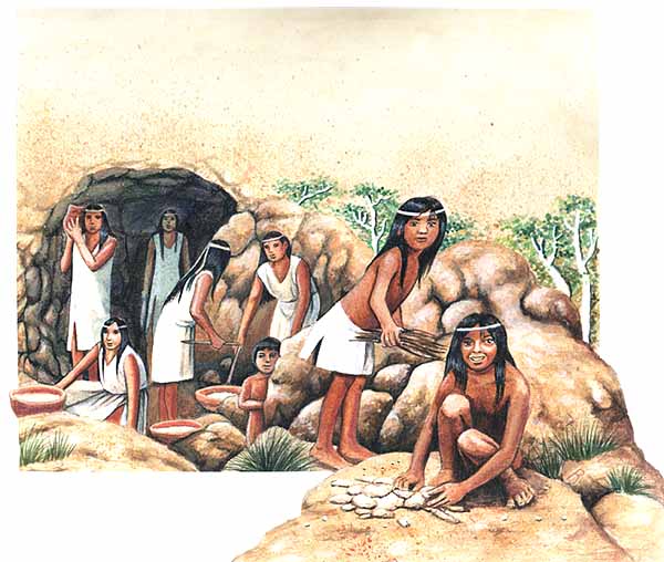 Aquí vemos a la tribu reunida, preparando alimentos, hay niños y mujeres entre rocas.